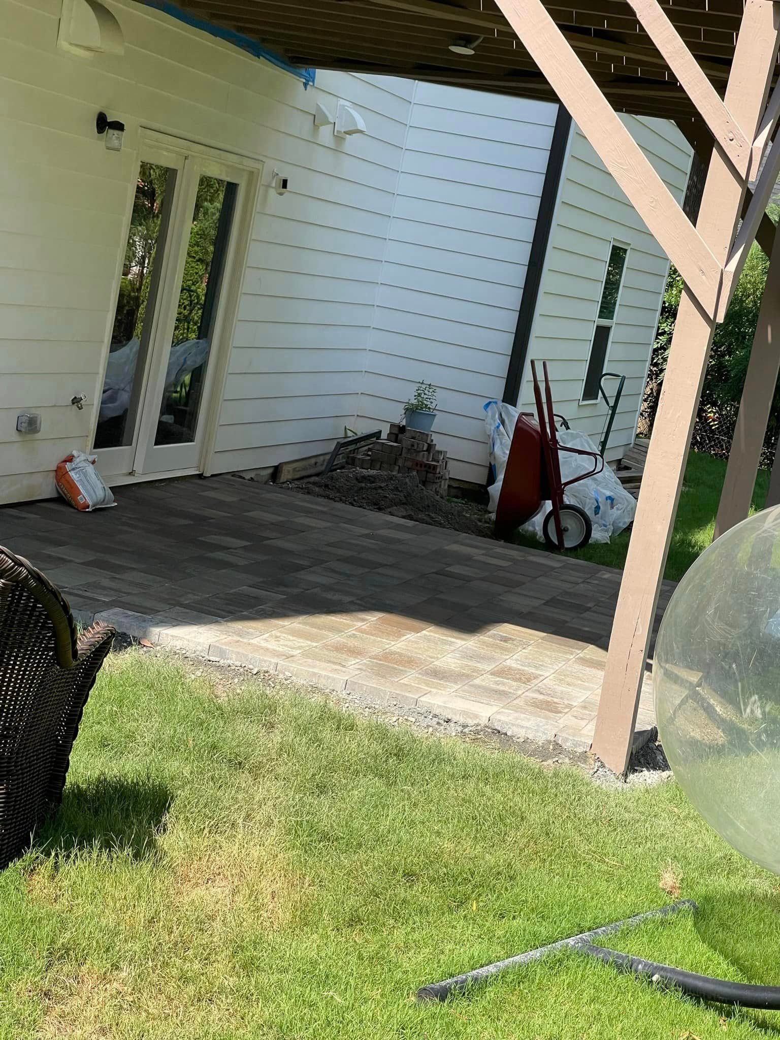 Fresh mulch bed installation